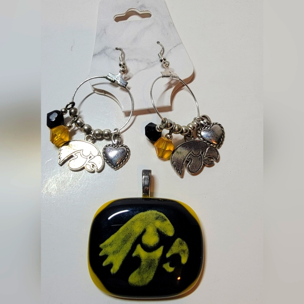 Iowa Hawkeye Pendant and Earrings Set - Picture 1 of 5